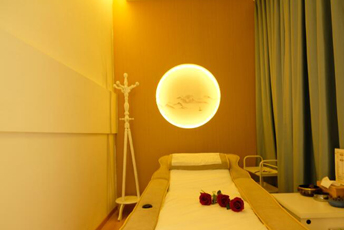 青岛黄岛区日式指压的寂静美学：在按压中听见雪落的声音